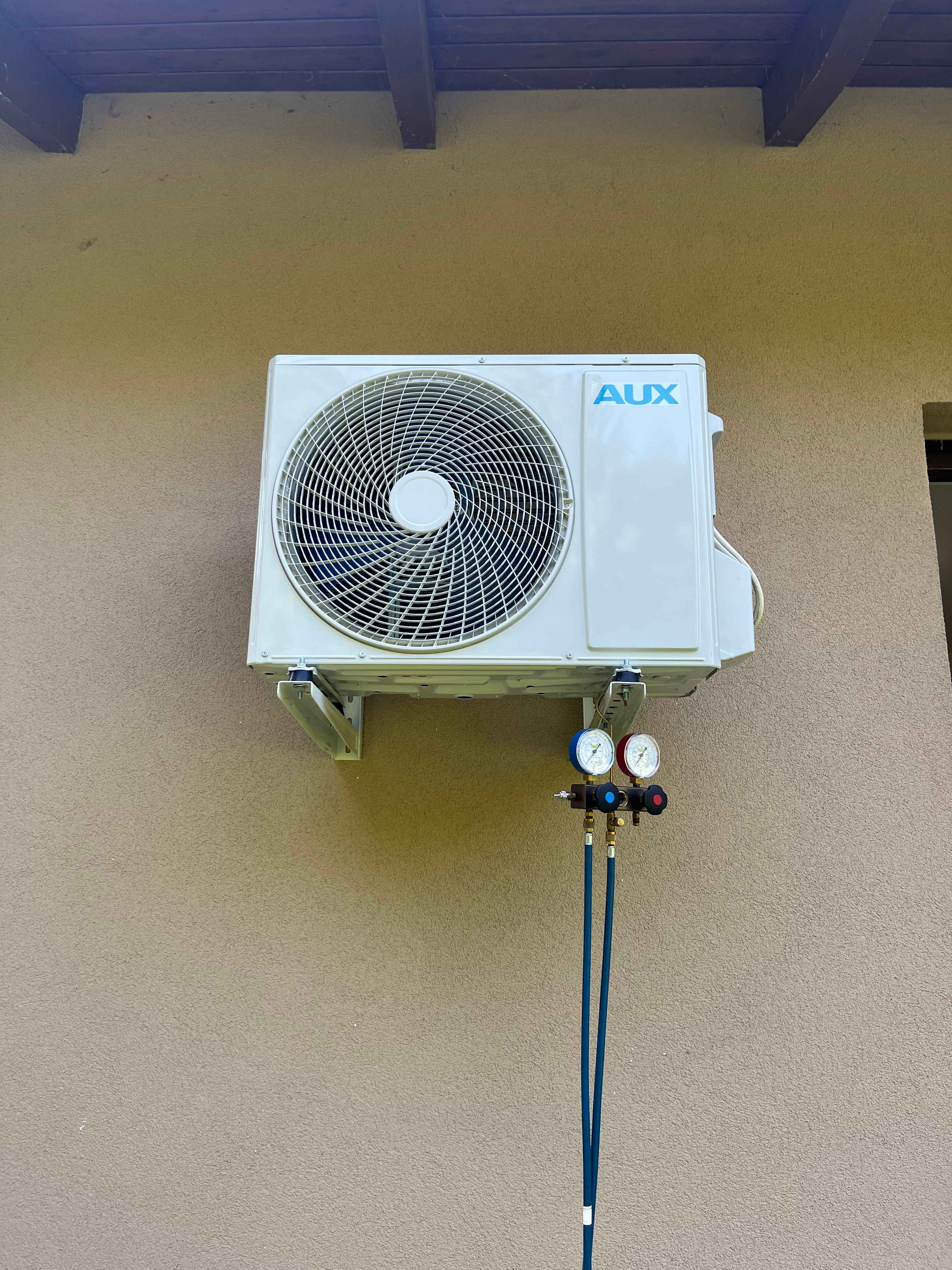 Kültéri egység szerelése – AUX